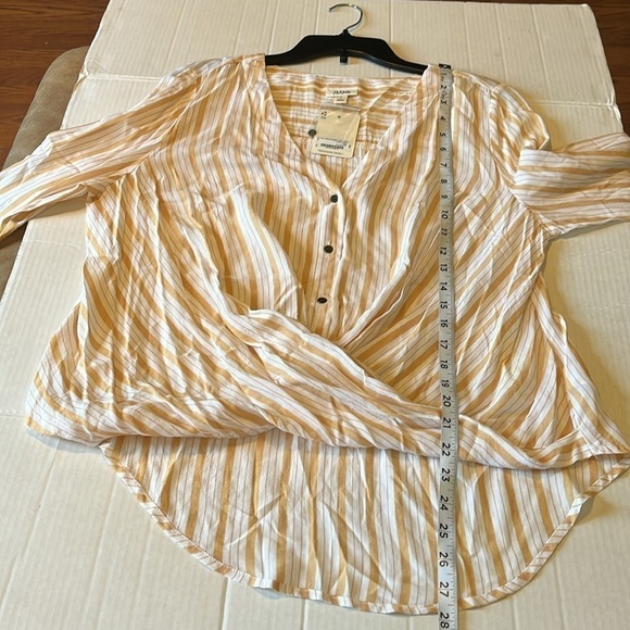 NWT-A.N.A.-Large-Gold Beach striped-button down twist front, V-neck, shirt. - Picture 10 of 10